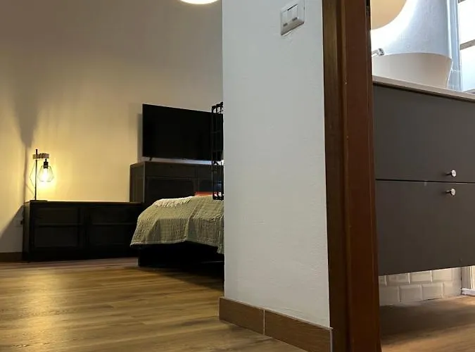 Stylish 3 Km Away From Duomo - Netflix, Wi-fi, All Comforts Included * Милан