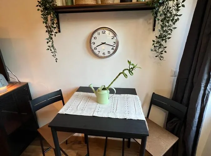 Апартаменты Stylish 3 Km Away From Duomo - Netflix, Wi-fi, All Comforts Included Милан