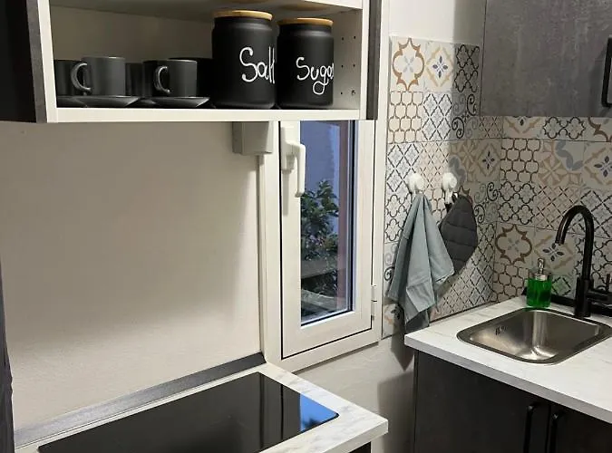 Апартаменты Stylish 3 Km Away From Duomo - Netflix, Wi-fi, All Comforts Included Милан