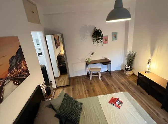 Апартаменты Stylish 3 Km Away From Duomo - Netflix, Wi-fi, All Comforts Included *