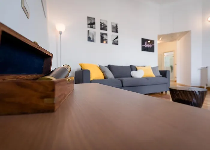 Cinque Vie Floor - Center Milan