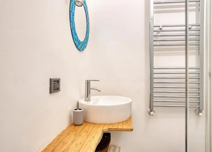 Апартаменты Joivy Modern And Spacious Family Flat *