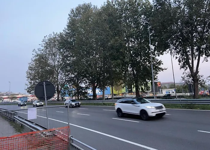 A Milano, 17 Minuti Dalla Stazione Centrale Fs Cinisello Balsamo Milán