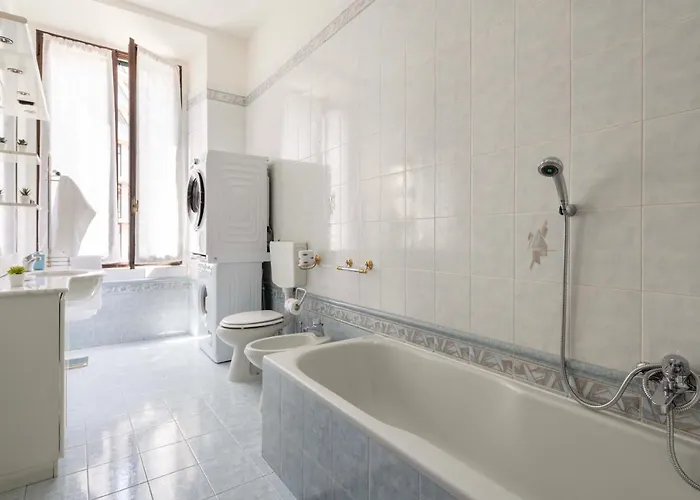Voyager - 6 Guests, 2 Bd & 2 Bh, Neighborhood Апартаменты Милан