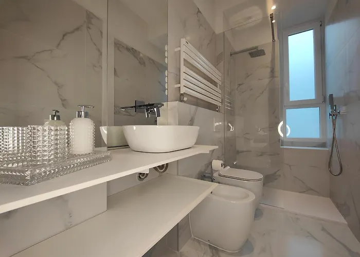 Luxury 2 Bedrooms And 2 Baths In Downtown With Ac, Wifi, Subway Aiport Conneted דירה מילאנו