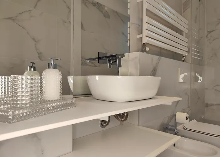 Luxury 2 Bedrooms And 2 Baths In Downtown With Ac, Wifi, Subway Aiport Conneted דירה