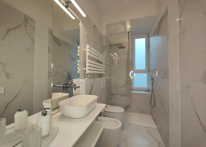 דירה Luxury 2 Bedrooms And 2 Baths In Downtown With Ac, Wifi, Subway Aiport Conneted מילאנו
