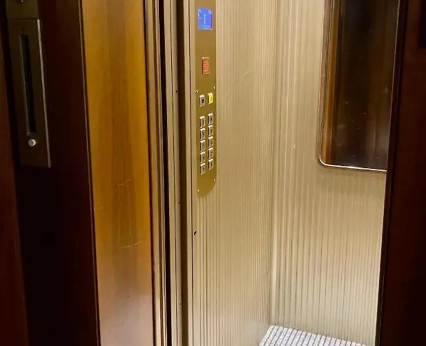 Lägenhet Luxury 2 Bedroom Apartament, Close To San Siro, Fiera And 10 Min Metro To Duomo