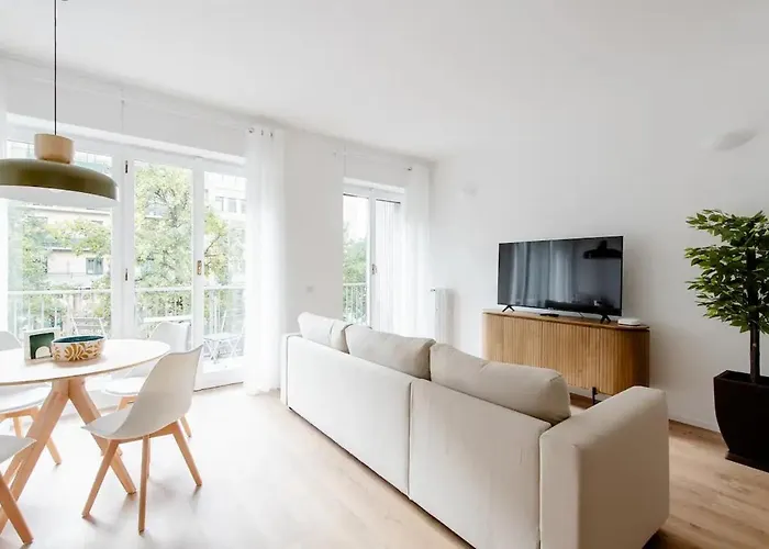Luxury 2 Bedroom Apartament, Close To San Siro, Fiera And 10 Min Metro To Duomo Lägenhet