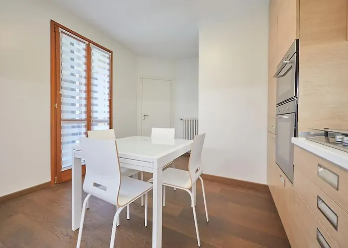 Large Navigli Apartment Milan