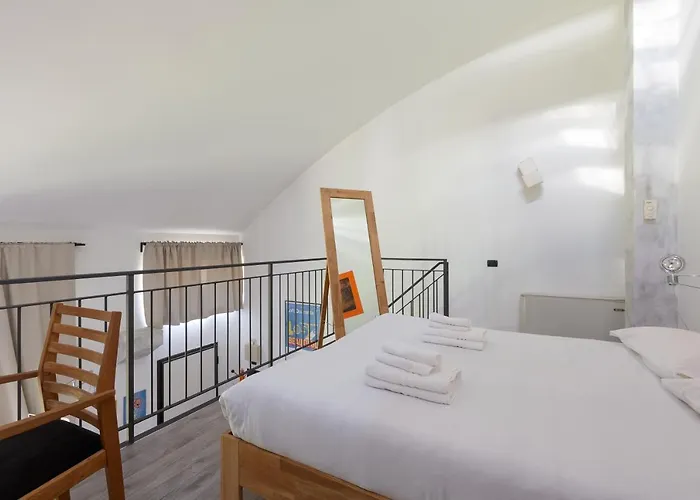Guesthost - Vigentino Loft With Terrace מילאנו