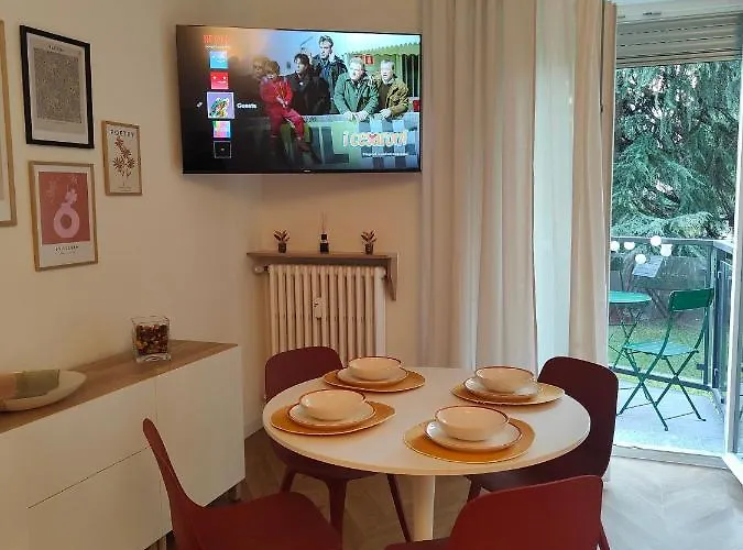 Elegante Bilocale A Con Balcone Mediolan