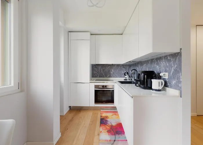 Guesthost - Cimiano M2 Balcony Apartman Milánó