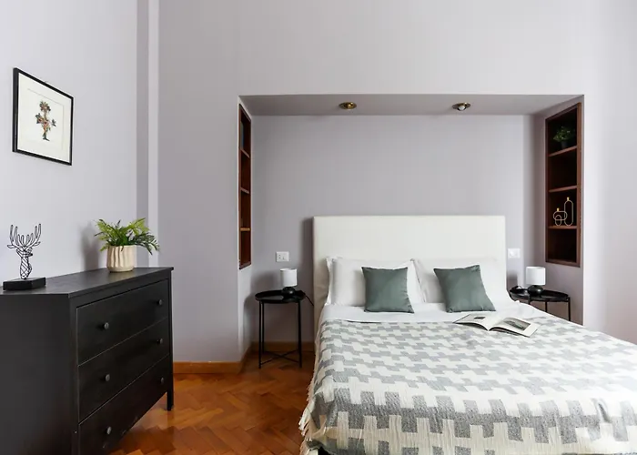 The Rent - Spacious One-bedroom In Moscova District Appartement *