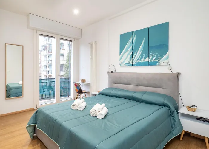 5 Guests - Modern With Balcony * Милан