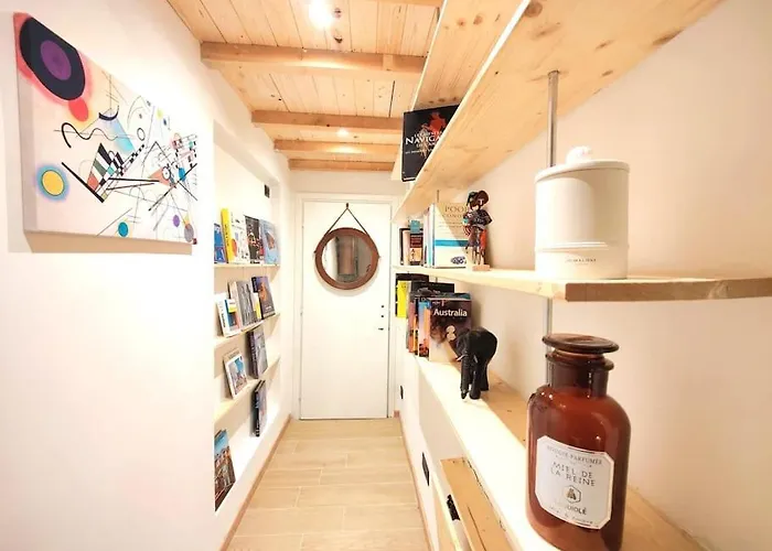 Casa Mamo: Design & Vintage Above Subway Mediolan