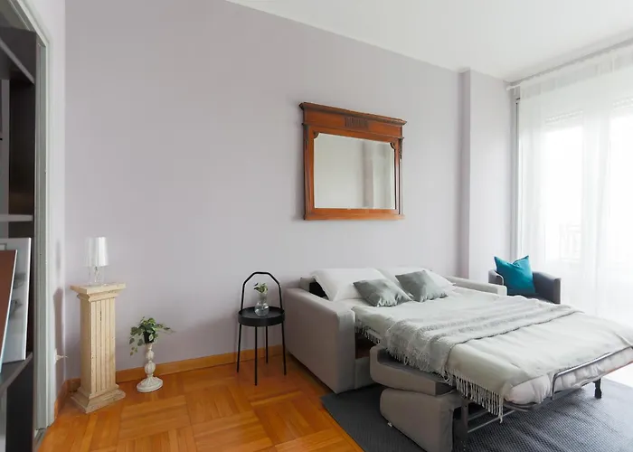 The Rent - Spacious One-bedroom In Moscova District