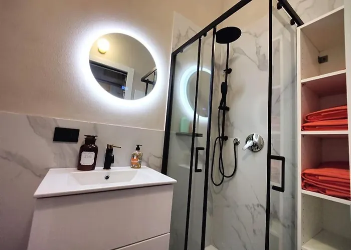 Casa Cloclo: Design & Vintage Above Subway Milán