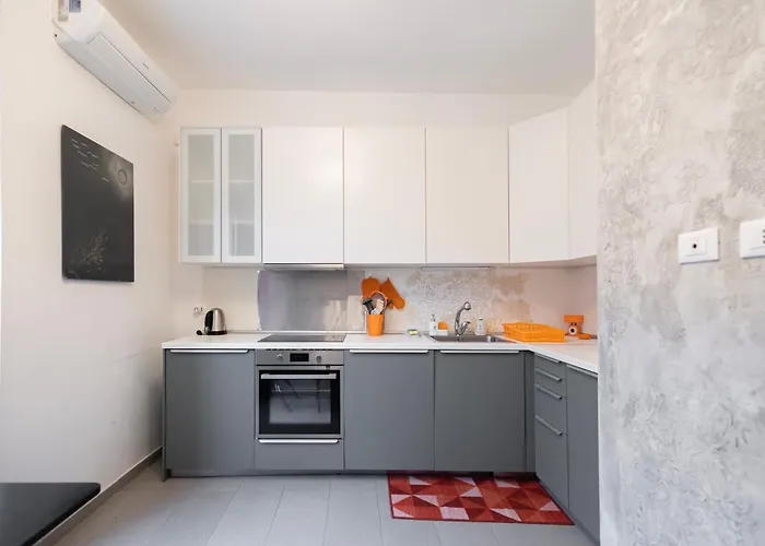 Moderno A 2 Minuti Dalla Metro Apartamento