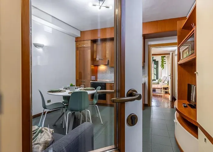 Close To Duomo Lovely City Center Flat Milão