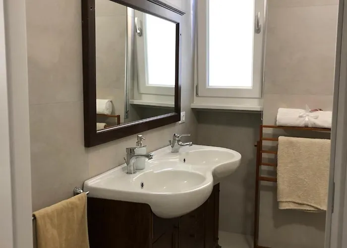 Bilocale In Bande Nere-metro Rossa Duomo Apartman Milánó