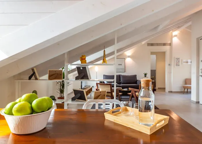 Lägenhet La Mansarda Di Sarpi *