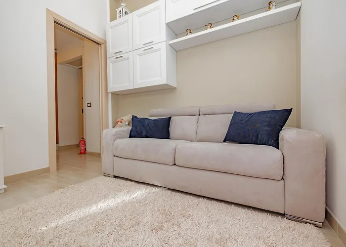 2 Bedroom - Buzzi Hospital, Sempione, Mico, 100mt Metrom5 Milaan