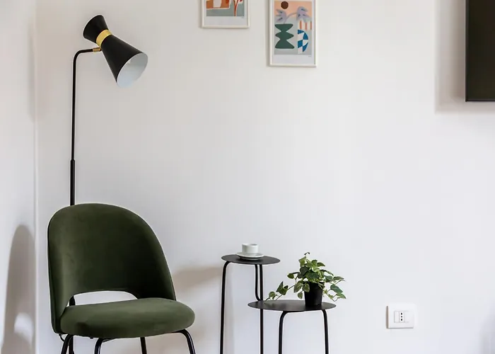 The Rent - Spacious And Renovated Two-bedroom Downtown