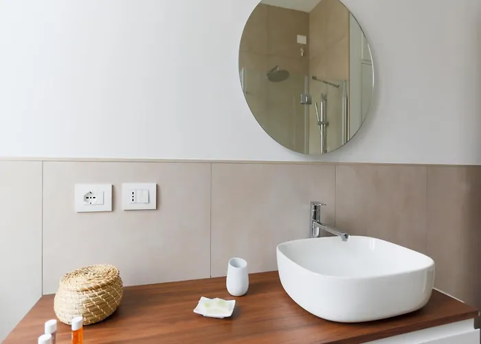 The Rent - Spacious And Renovated Two-bedroom Downtown Daire