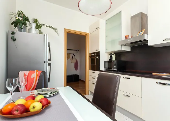 Two Spacious Bedrooms 1 Minute To Metro Stop * ミラノ