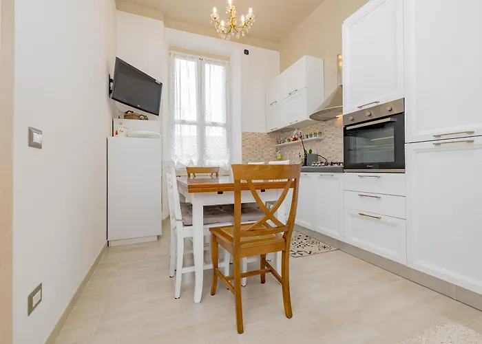 2 Bedroom - Buzzi Hospital, Sempione, Mico, 100mt Metrom5 Milaan