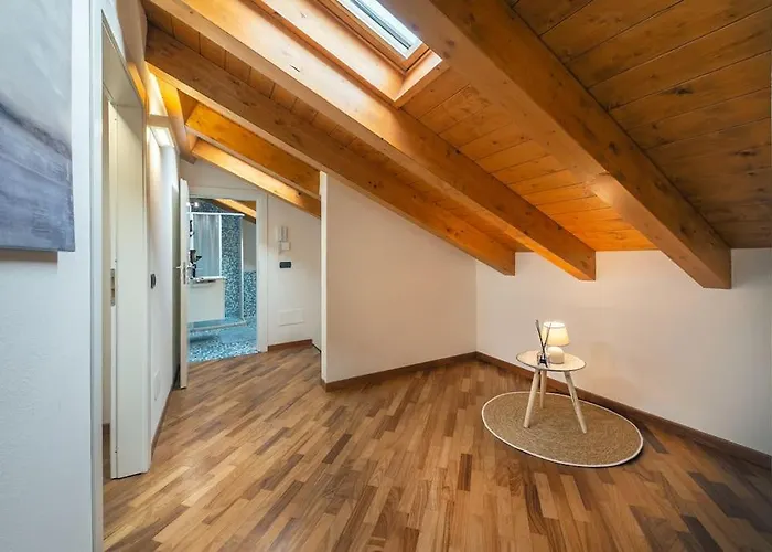 Ampio Quadrilocale Navigli/forum + Free Parking Милан