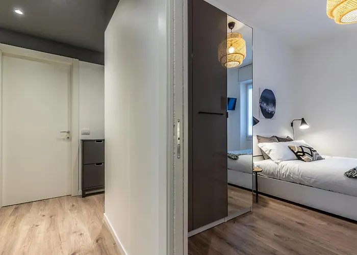Stayeasy Quadronno33 - 3 Bedrooms, 2 Baths - Duomo Walking Distance Apartment *