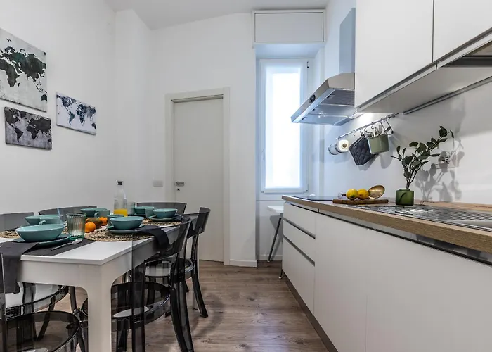 Stayeasy Quadronno33 - 3 Bedrooms, 2 Baths - Duomo Walking Distance Apartment