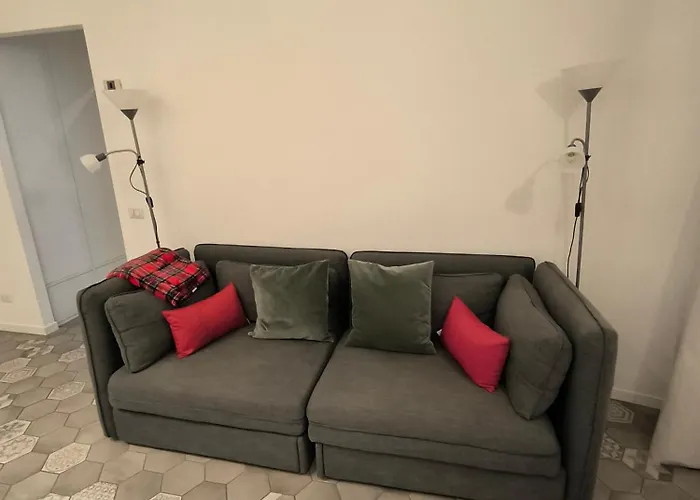 Nella Movida Di Isola-porta Nuova Apartman