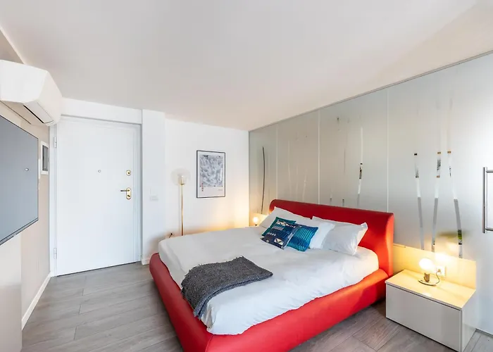 Bocconi's Nest - Close To Duomo With Terrace Apartment
