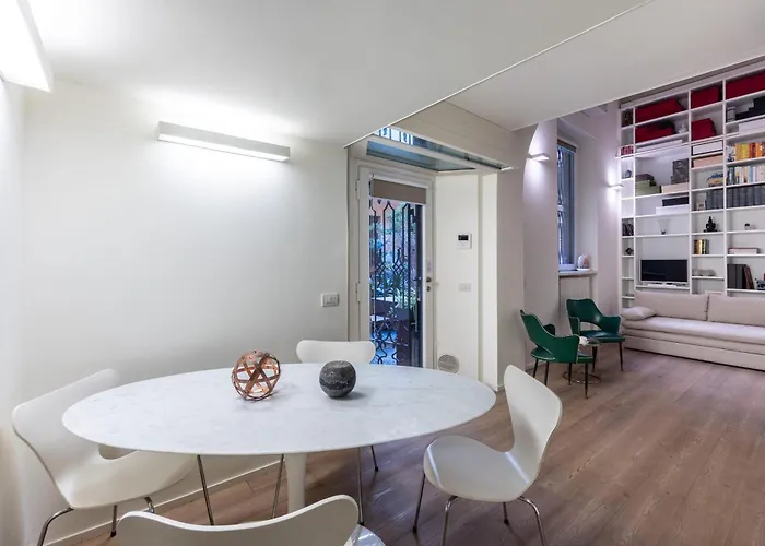 Luxury Duplex Flat With Sauna Few Steps From Duomo * Milán