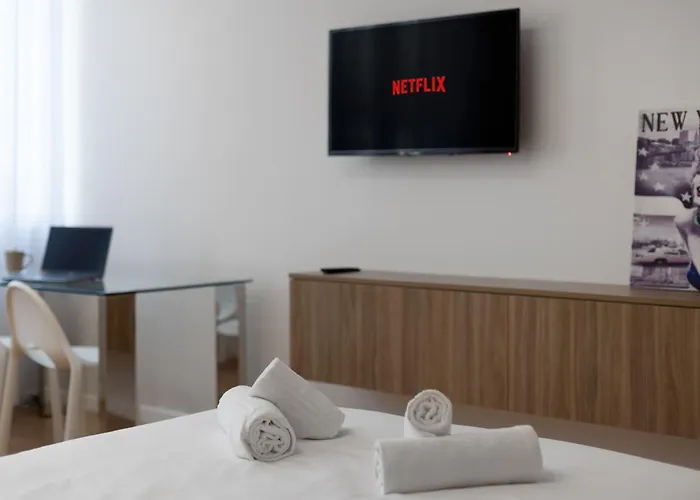 Navigli - Uni Bocconi Elegant Suite, Wi-fi, Tram Apartment Milan