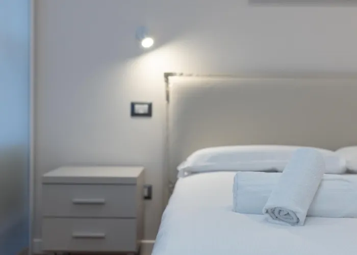 Navigli - Uni Bocconi Elegant Suite, Wi-fi, Tram Apartment *