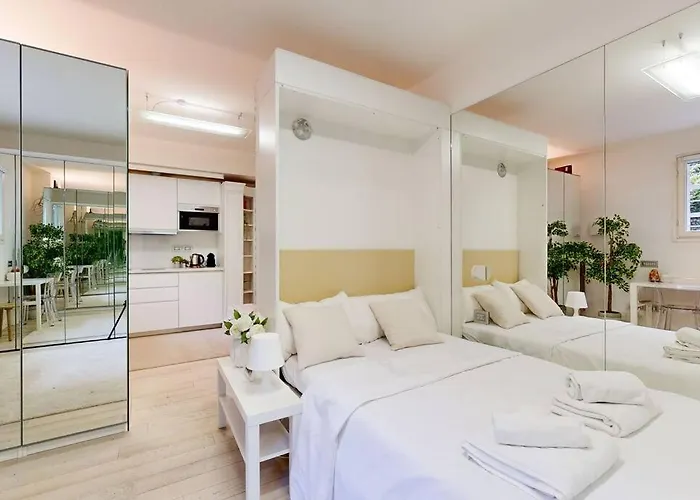 Mirrors House Chic In The City Center 公寓 *
