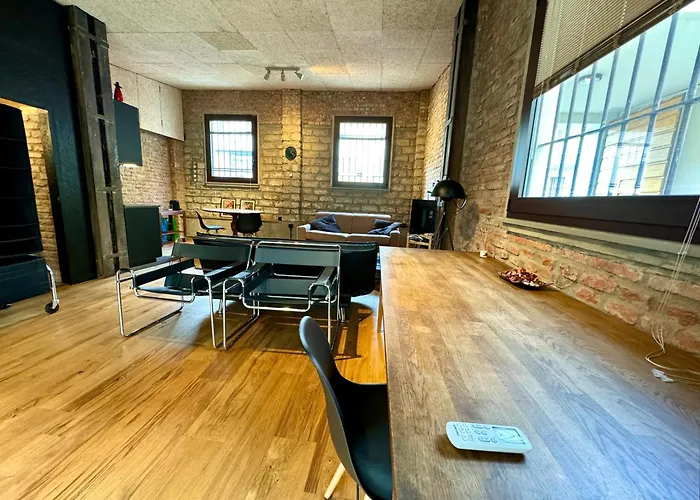 Luxury Wood Loft דירה
