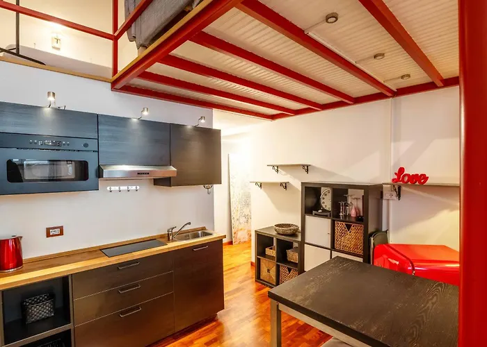 One Bedroom With Terrace Near Duomo Milaan