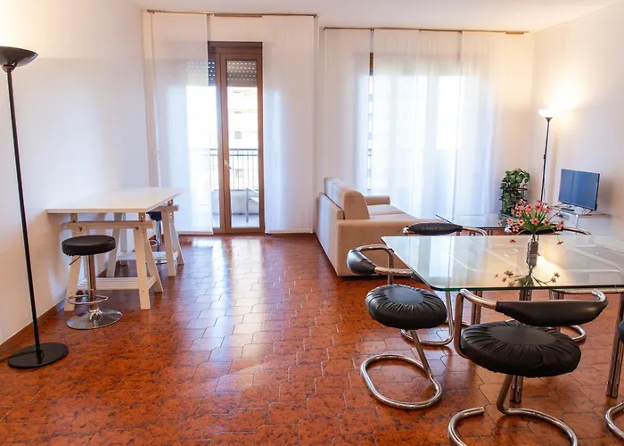 Appartement Ampio Con Terrazzo, 3 E 2 Bagni A 2 Passi Dalla Metro *