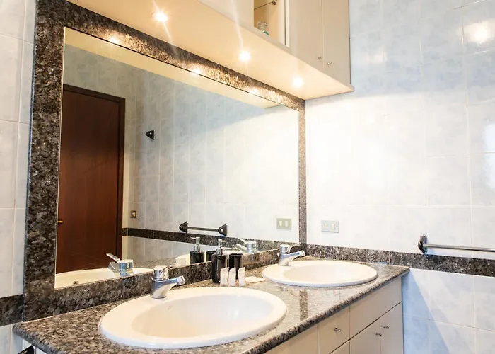 Ampio Con Terrazzo, 3 E 2 Bagni A 2 Passi Dalla Metro Appartement Milaan