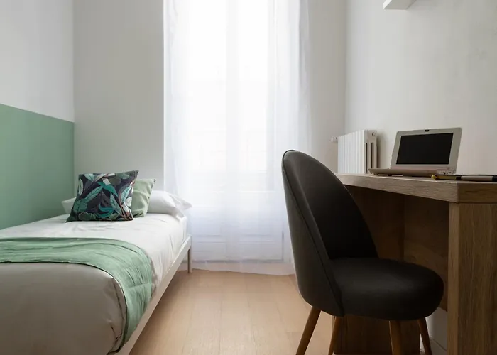The Rent - Two-bedroom In Navigli Area * Mediolan
