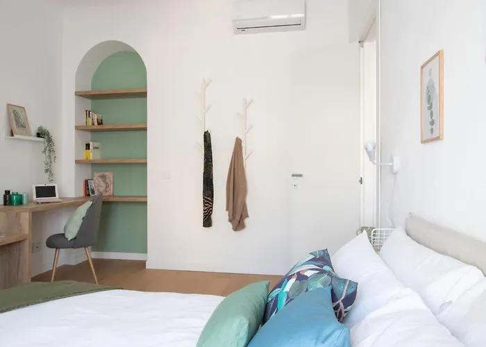 The Rent - Two-bedroom In Navigli Area Mediolan