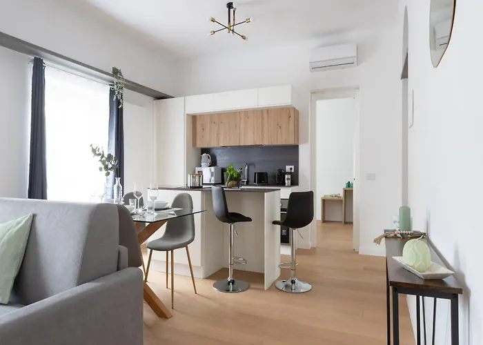 The Rent - Two-bedroom In Navigli Area Apartament Mediolan