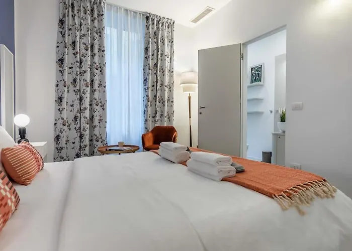Central Station & Shuttle Airport Stop 2' Walk Apartment Milan