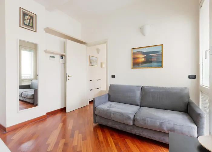 Bright & Comfy With Parking Milán