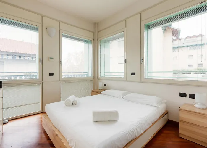 Bright & Comfy With Parking Milán